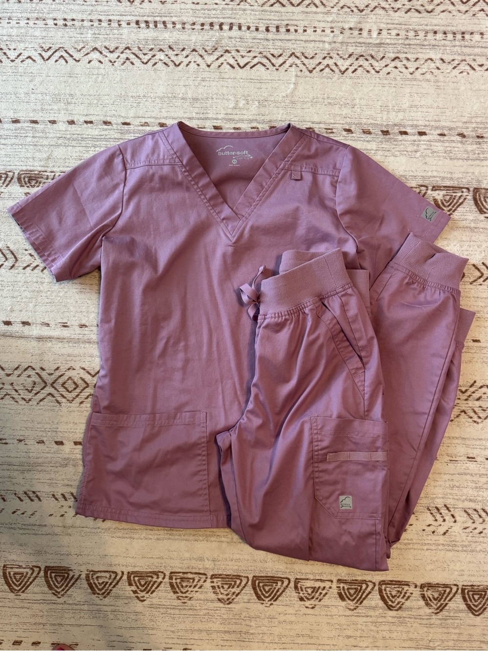 Scrub set